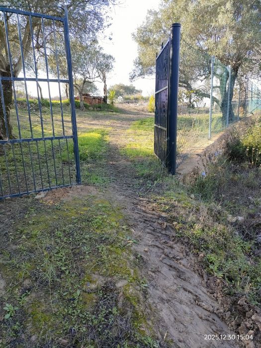 Alugo terreno com anexo