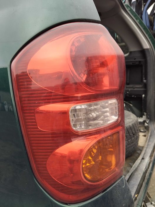 Toyota RAV4 4x4 2.0i 5D 2004r.Lampa tylna lewa.