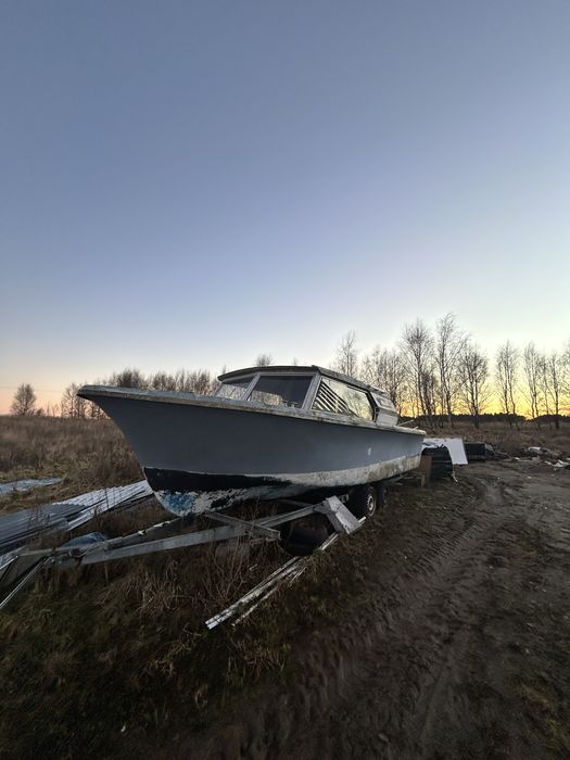 Łódź motorowa 8m do remontu