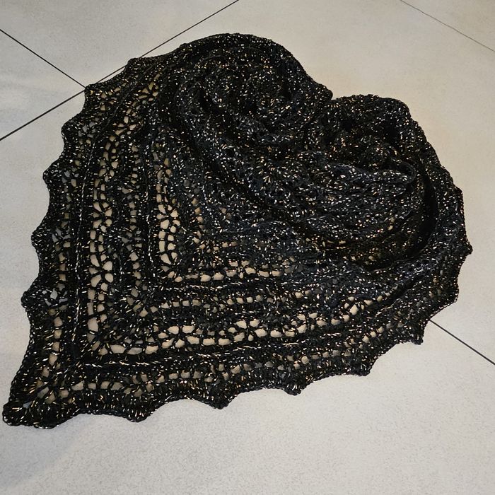 Chusta robiona na szydełku rękodzieło Handmade