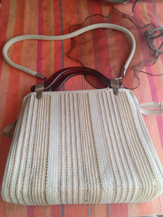 Mala de Senhora ( antiga ) ( troco ou vendo )