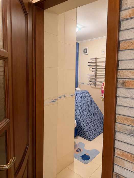 Власник продає приватний будинок 161 м² на 6,5 сотках, можливо на дві родини