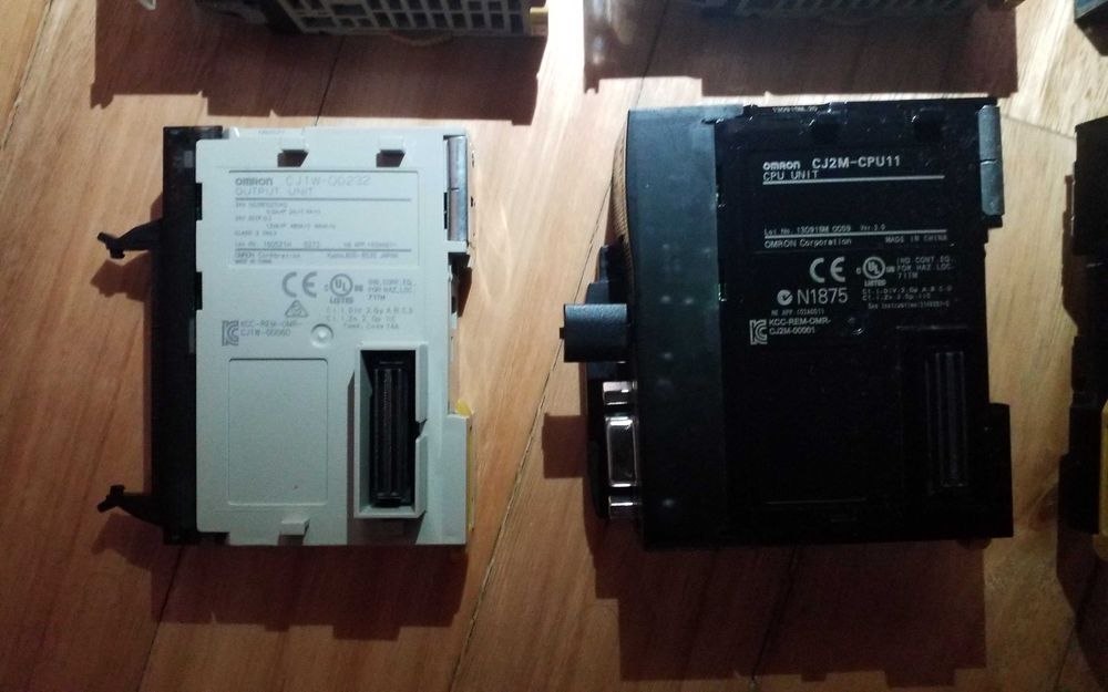 Autómato PLC Omron Sysmac CJ2M CPU11 + Cartas + Fonte64550504999809123