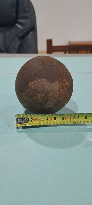 Bola de canhão antigo