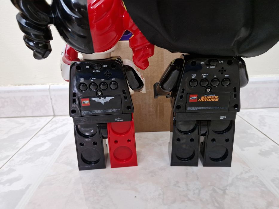 Bonecos da Lego com relógio