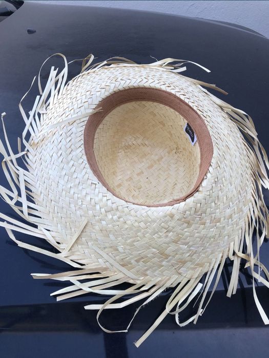 Chapéus de Palha novos 2€ Cada