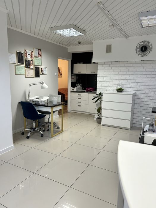 Gabinet, Stanowisko manicure  / Masaż / rzęsy/pielegnacja