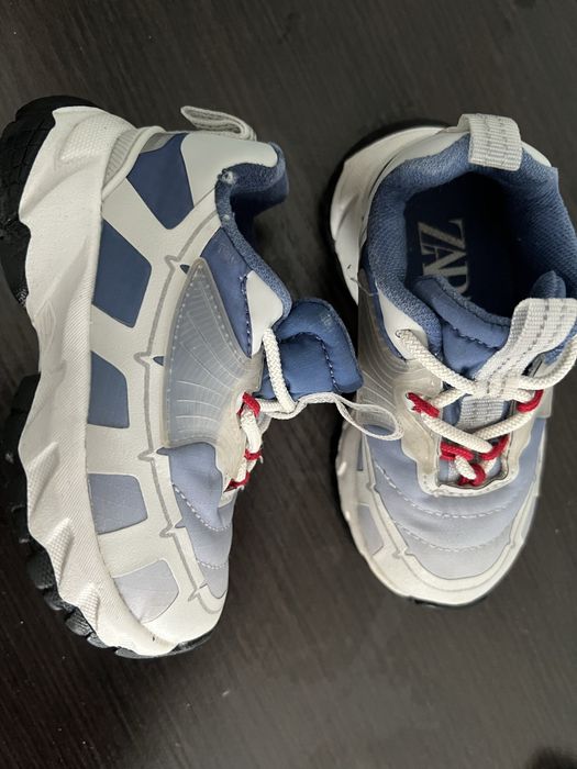 Дитячі кросівки Zara