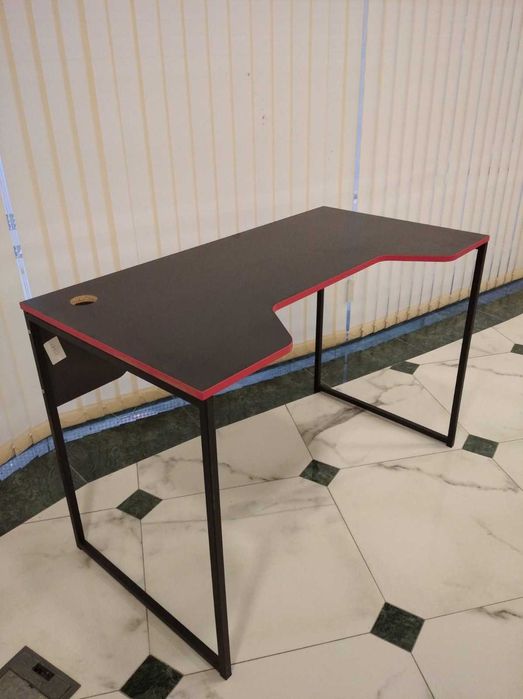 продам офисные столы на металлических ножках, размер столов 76х116х60