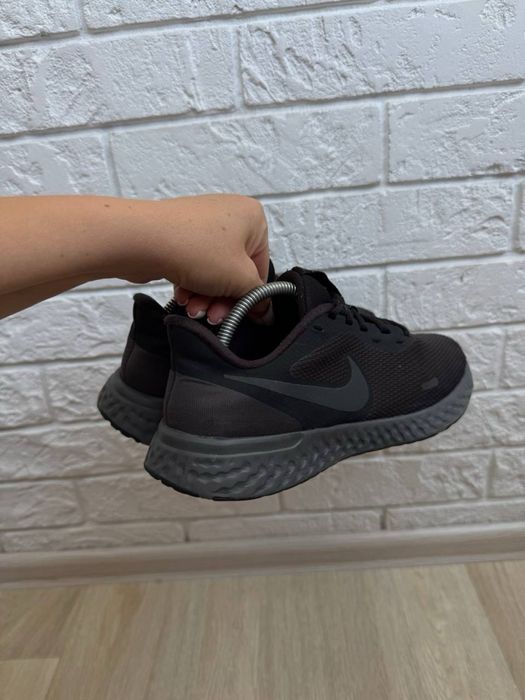 Кросівки Nike Revolution 5