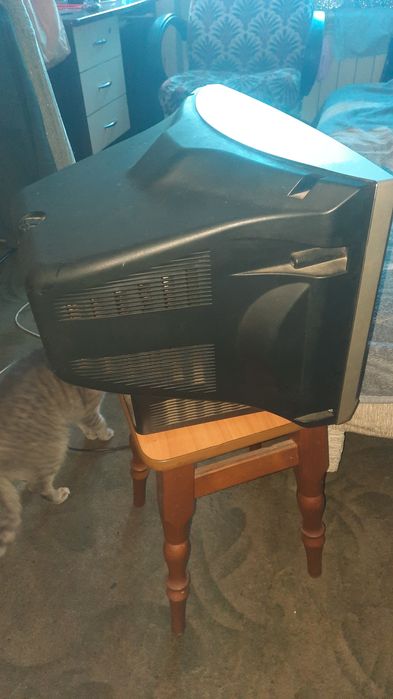 Продам маленький робочий телевізор