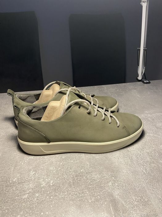 Продам кроссовки ecco