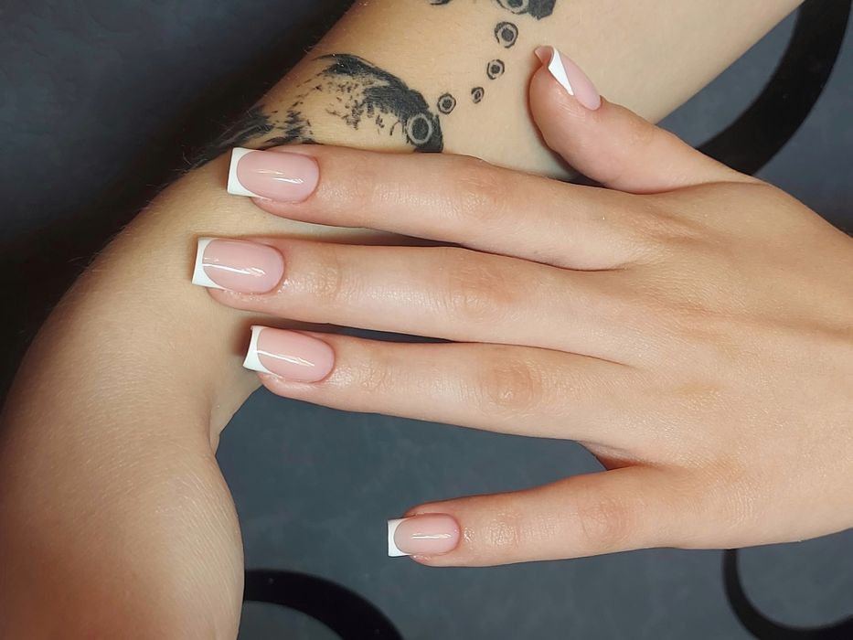 Маникюр и педикюр