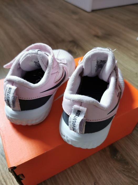 Adidasy Nike revolution 5 r. 25
