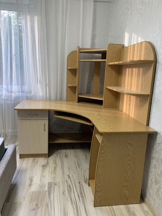 Компʼютерний письмовий кутовий стіл