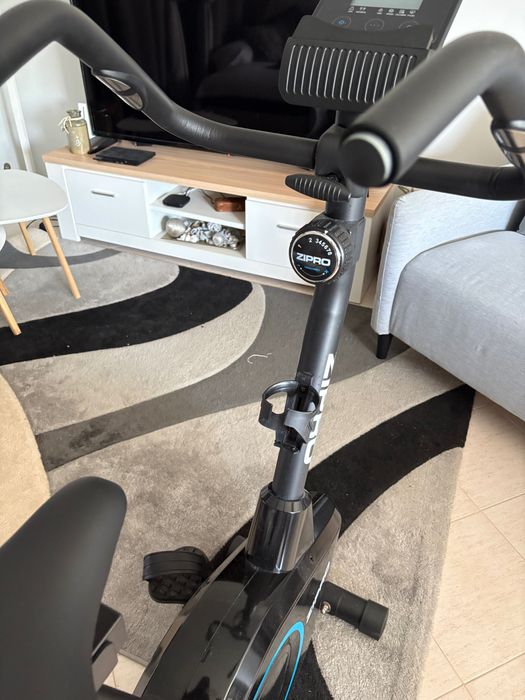 Bicicleta Estática ZIPRO Boost – Pouco Uso – Como Nova