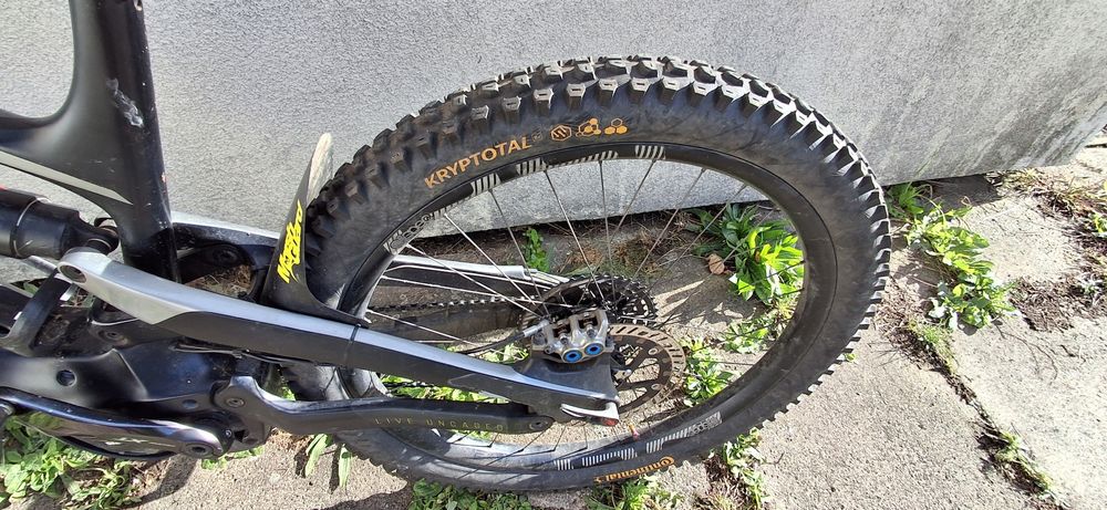 Rower elektryczny Enduro YT DECOY CF PRO RACE Fox Kashima full suspens