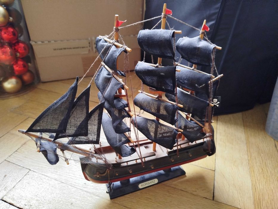 Dwa modele statków żaglowców