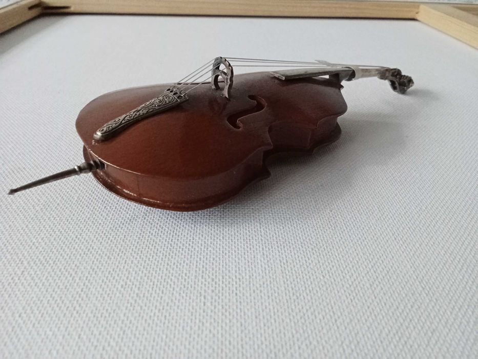 Miniatura Violino em madeira com aplicações em Prata
