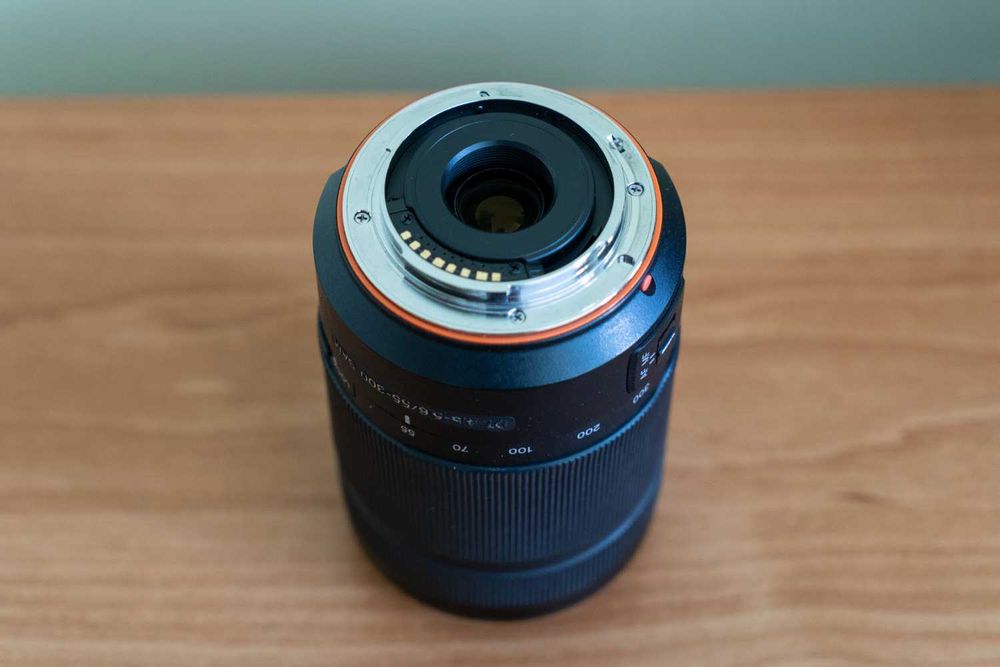 Sony DT 4.5-5.6/55-300 SAM mocowanie Sony A