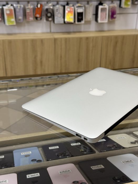 MacBook Air 11 2015 i5 4/128Gb