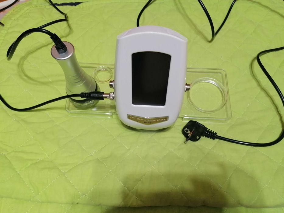 Máquina de cavitacao e radiofrequência 3 em 1