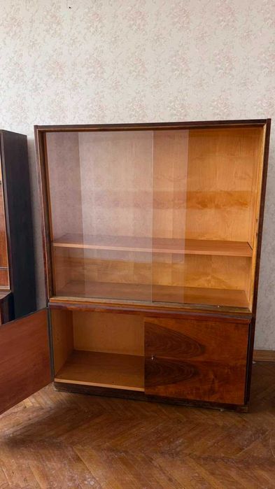 Сервант (книжкова полиця)
