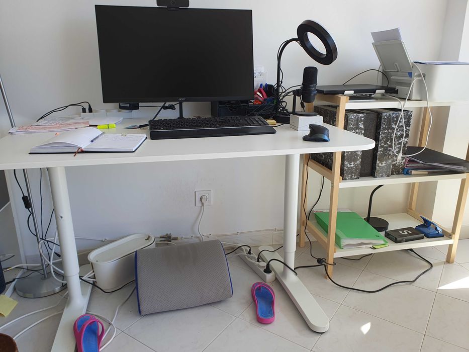 Secretária Ikea usada