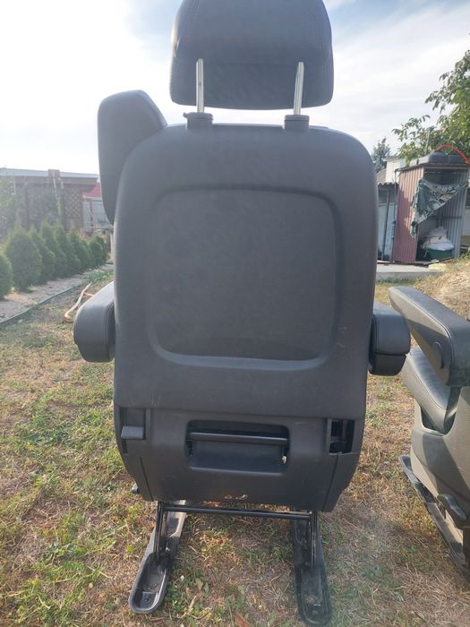 Сидіння капітанки Mercedes Benz 639-447