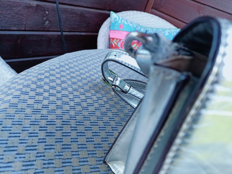 Srebrny komplet sandałki torebka