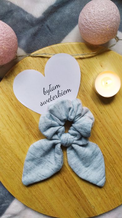 Ekologiczna gumeczka scrunchie z kokardą szyta z materiałów z odzysku