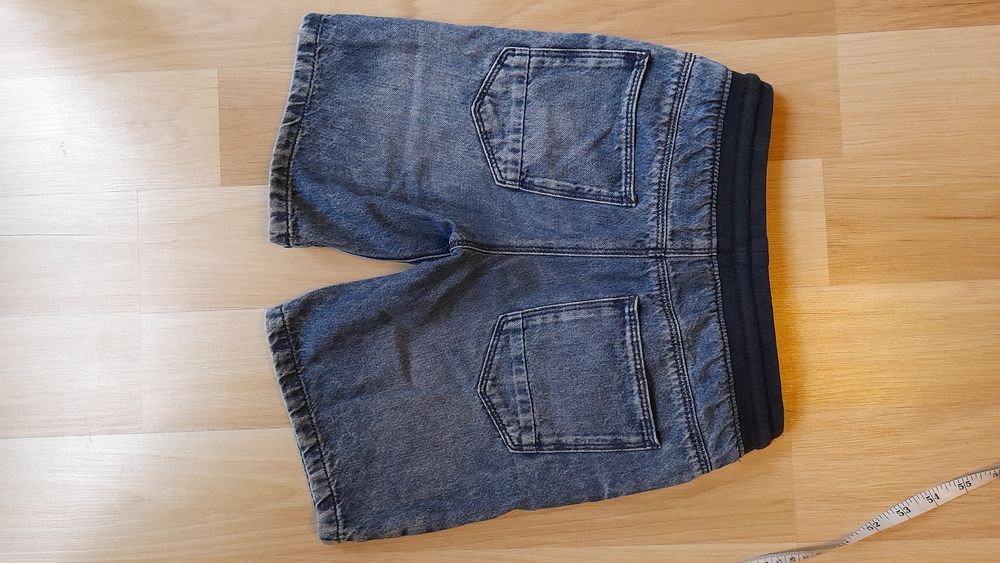 Krótkie spodenki jeansowe, bermudy 128cm