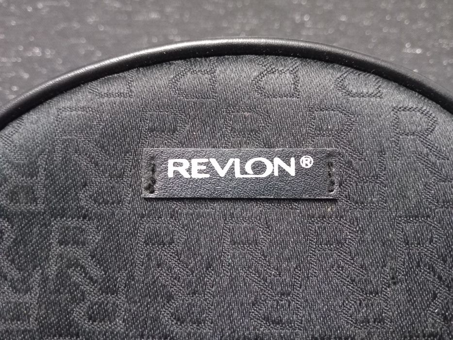 Kosmetyczka czarna Revlon. Stan bardzo dobry.