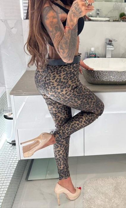 Spodnie rurki woskowane print panterka xs