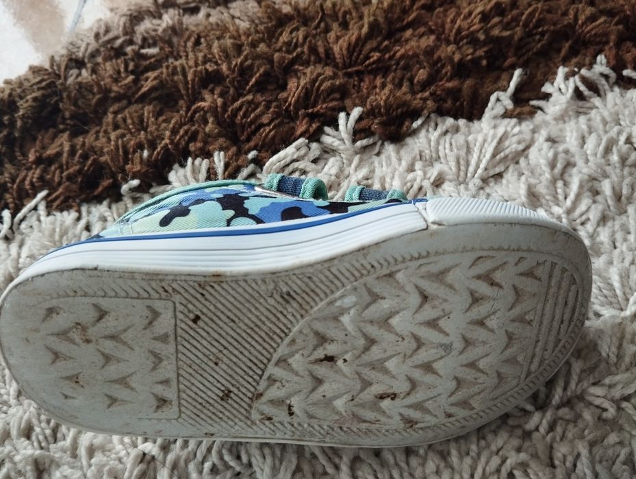 Trampki materiałowe na rzepy