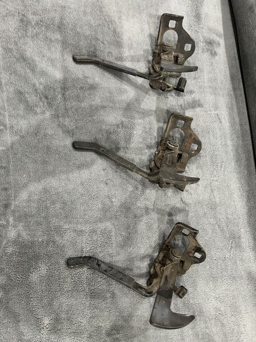 Крюк капота Skoda Octavia A5