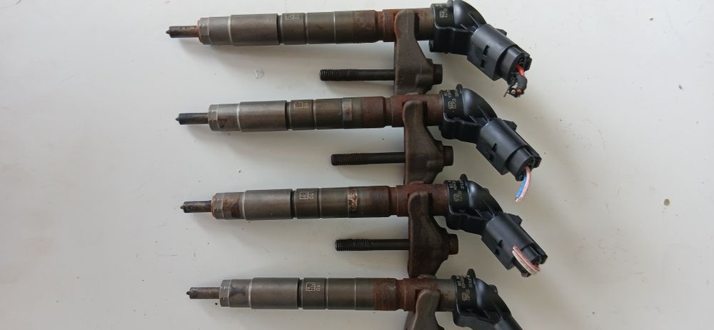 Форсунка Hyundai 2.2 SantaFe Tucson Sorento 0445116018