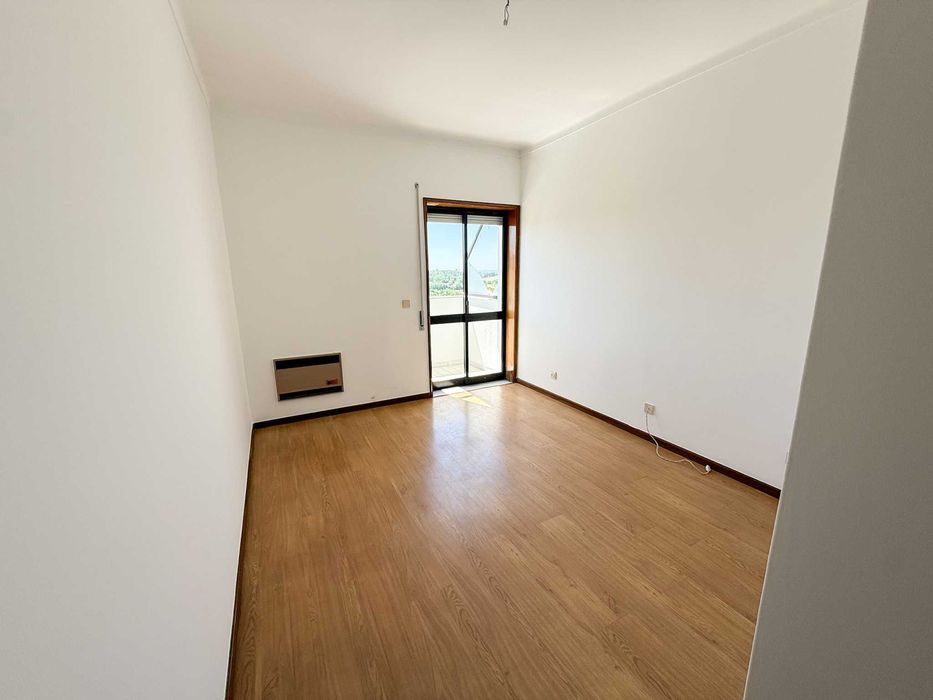 Apartamento T1 Urbanização Loreto c/ garagem fechada — Coimbra, Coimbra