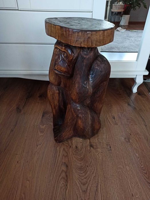 Stolik kawowy RZEZBIONY