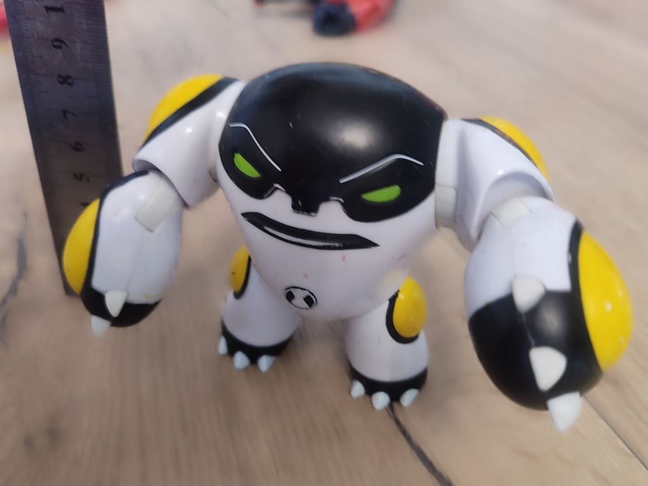 Figurka Ben 10 - 10 cm