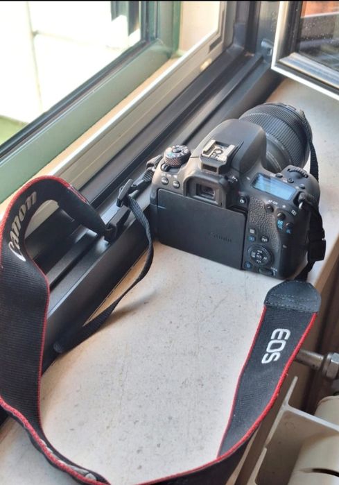. Máquina fotográfica Canon