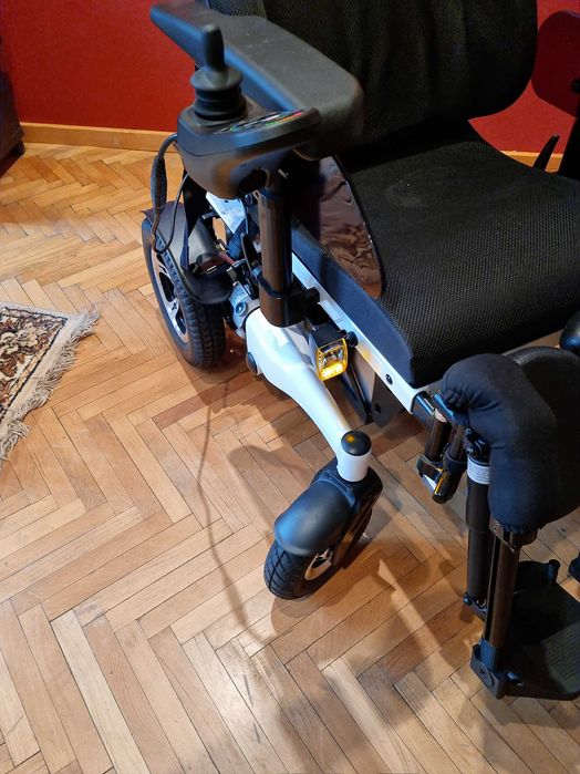 Elektryczny wózek inwalidzki De Luxe