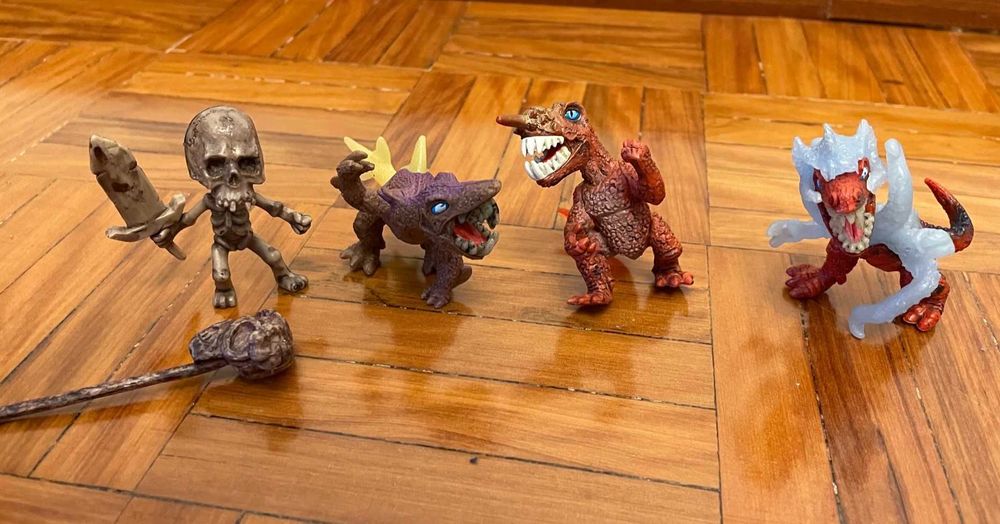 Bonecos Dinossauros monstros (todos 3€)