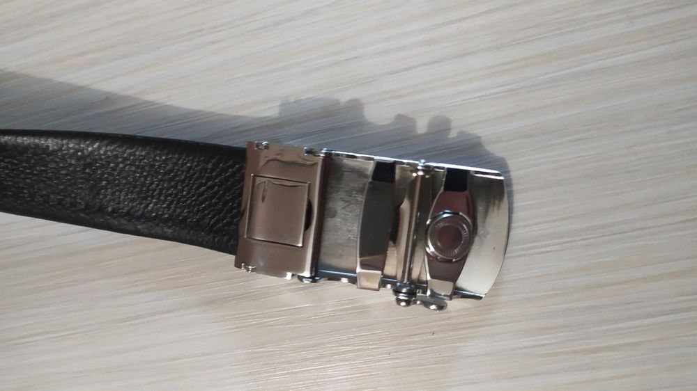 Hugo Boss ремень.