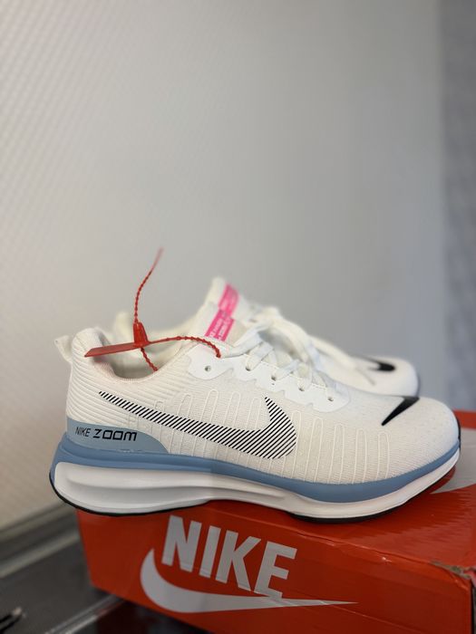 кросівки Nike Zoom Invincible Run 3 White/Blue 44/27.5 см