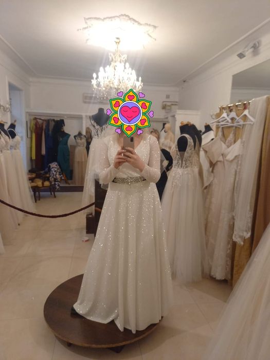 Zimowa Suknia Ślubna r.40/42 wygląda jak skrzący się śnieg