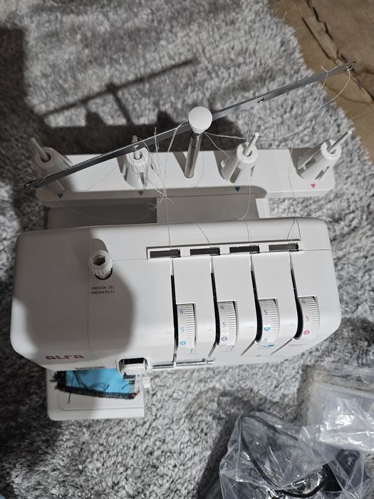 Máquina costura alfa 8707+ overlock
