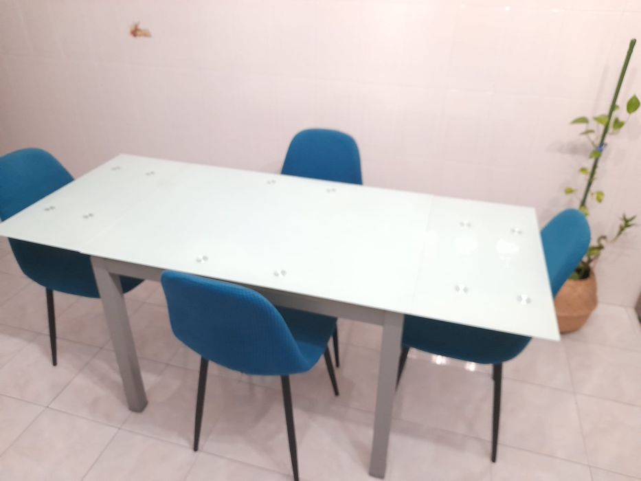 Mesa de cozinha em vidro