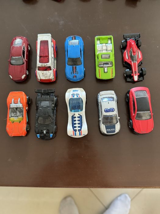 Машинки (модельки ).