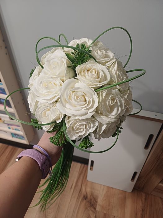 Bukiet ślubny plus winetka